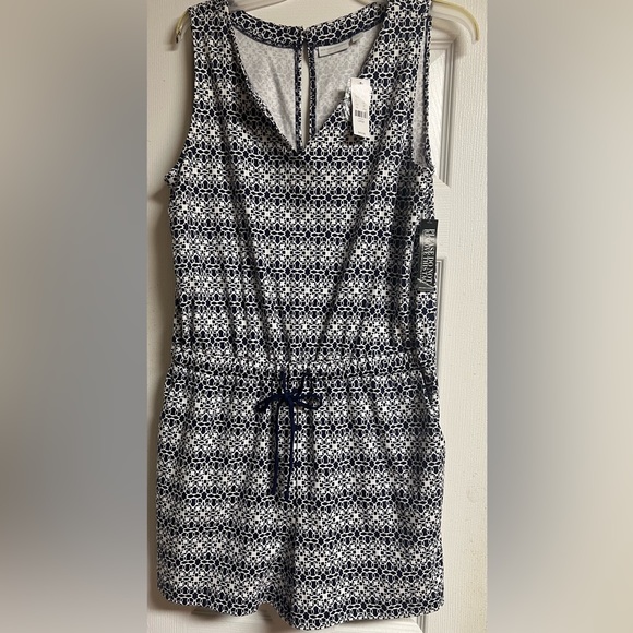New York & Company Pants - NWT Large Black and White New York & Company Drawstring Romper with pockets.